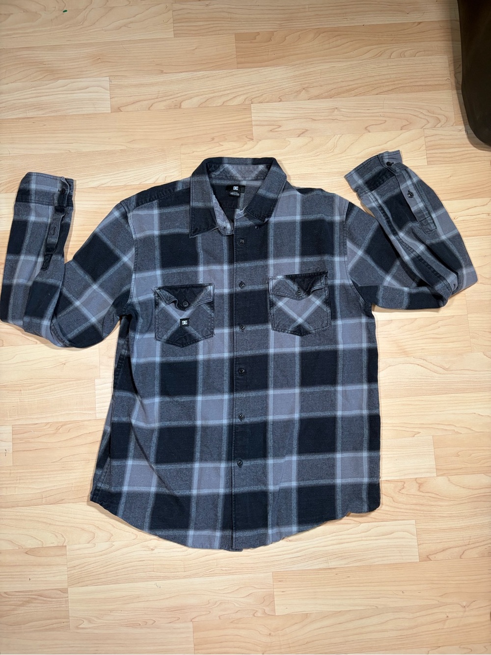 DC Men's Black & Gray Plaid Button-Up Shirt